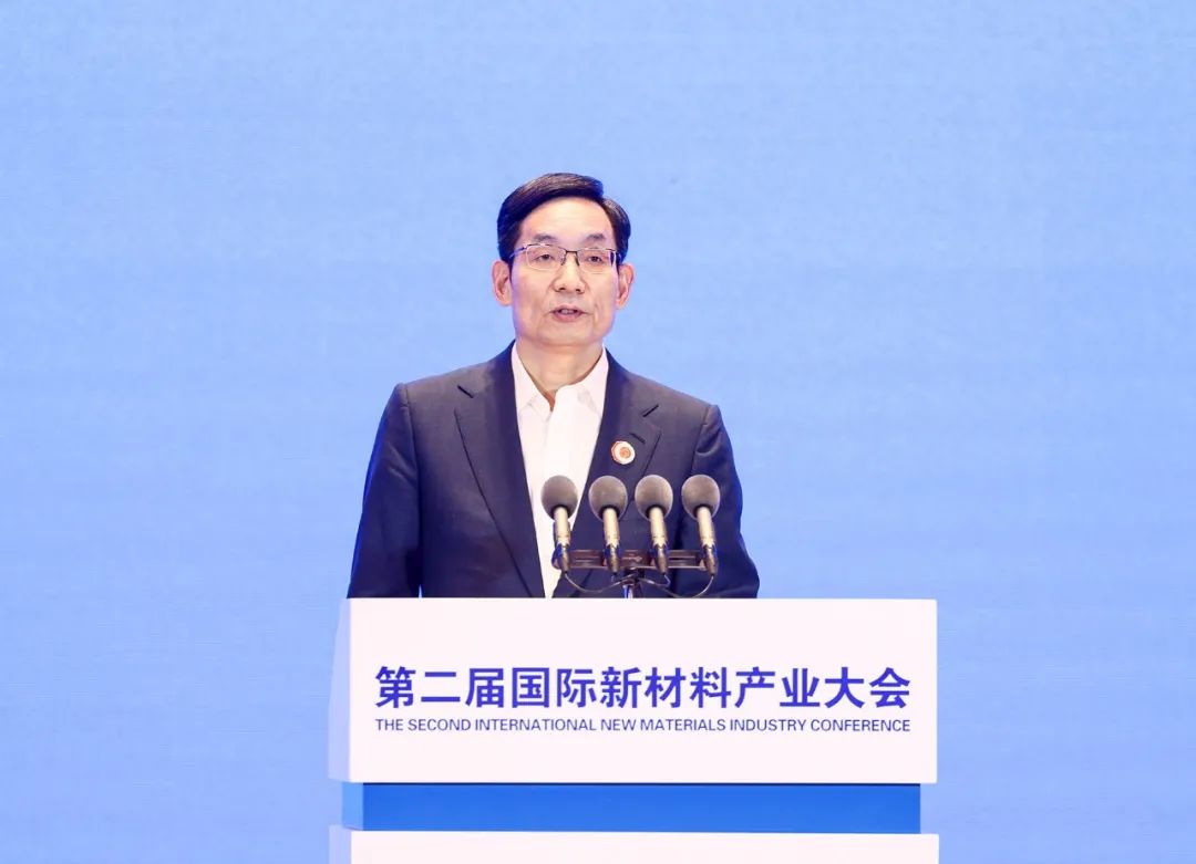 		周育先受邀在第二届国际新质料工业大会上致辞，，，，深入在蚌企业宣讲二十大精神并座谈交流_责任撒播_尊龙凯时集团有限公司	