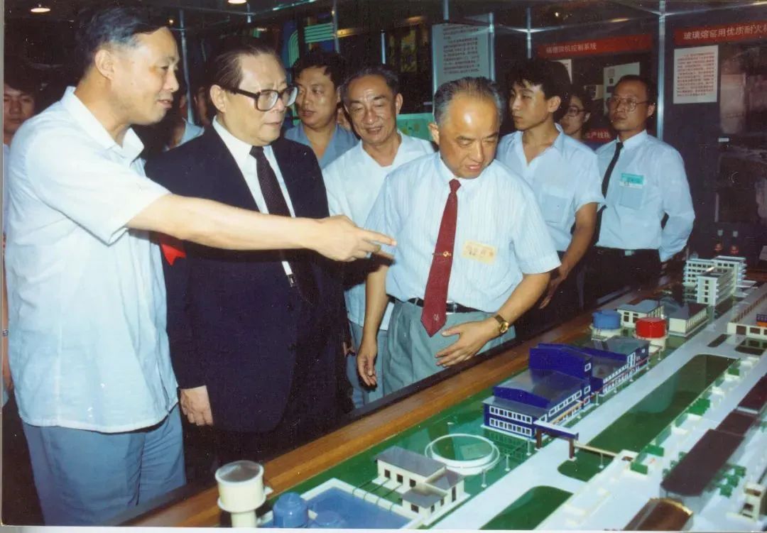 		深切思念 | 追忆江泽民同志对尊龙凯时成员企业的眷注_责任动态_尊龙凯时集团有限公司	