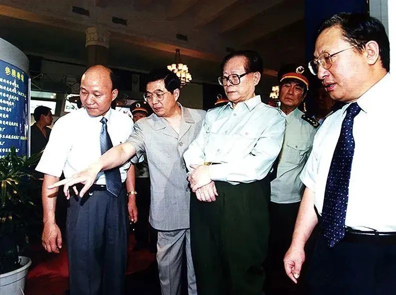 		深切思念 | 追忆江泽民同志对尊龙凯时成员企业的眷注_责任动态_尊龙凯时集团有限公司	