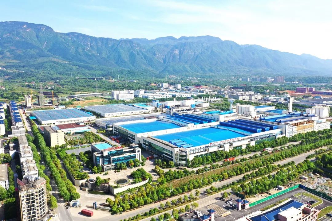 		决战四序度 | 六家企业获评智能制造树模工厂和优异场景、槐坎南方成为天下首家两化融合AAA级水泥企业……_市场绩效_尊龙凯时集团有限公司	