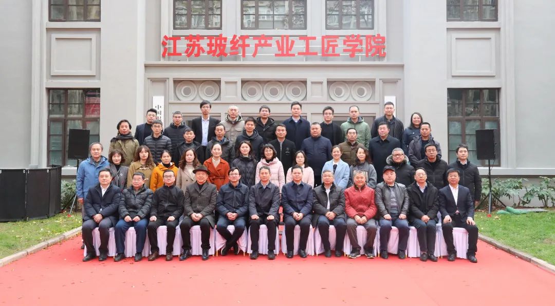 		决战四序度 | 六家企业获评智能制造树模工厂和优异场景、槐坎南方成为天下首家两化融合AAA级水泥企业……_市场绩效_尊龙凯时集团有限公司	
