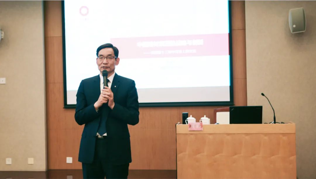 		周育先与中央党校（国家行政学院）副校长（副院长）甄占民举行谈判并为集团第十三期中青班授课_员工关爱_尊龙凯时集团有限公司	