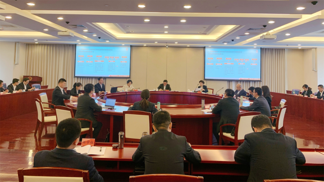 		李新华在中央党校（国家行政学院）与集团第十三期中青班座谈交流_企业培训_尊龙凯时集团有限公司	