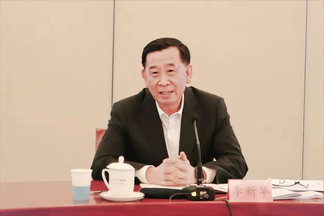 		李新华在中央党校（国家行政学院）与集团第十三期中青班座谈交流_企业培训_尊龙凯时集团有限公司	