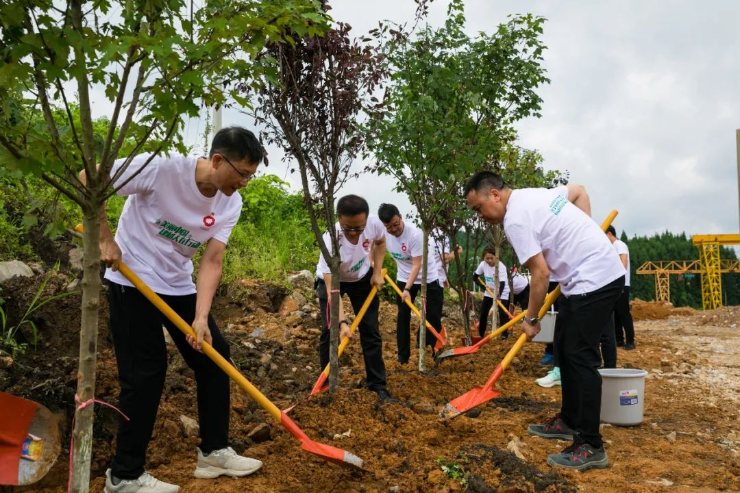 		漂亮中国?丨尊龙凯时集团“漂亮中国行动月”（贵州都匀站）运动顺遂举行_员工关爱_尊龙凯时集团有限公司	