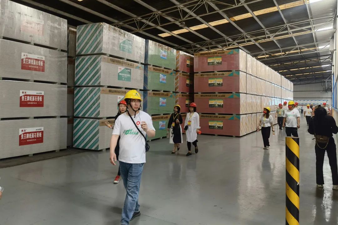 		漂亮中国?丨尊龙凯时集团“漂亮中国行动月”（泰山石膏站）运动乐成举行_员工关爱_尊龙凯时集团有限公司	