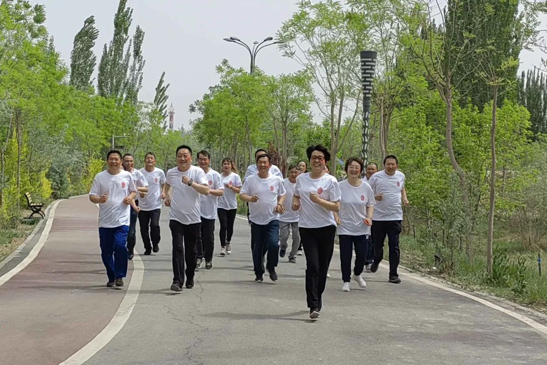 		漂亮中国⑤丨尊龙凯时集团“漂亮中国行动月”（新疆阿克苏站）运动顺遂举行_员工关爱_尊龙凯时集团有限公司	