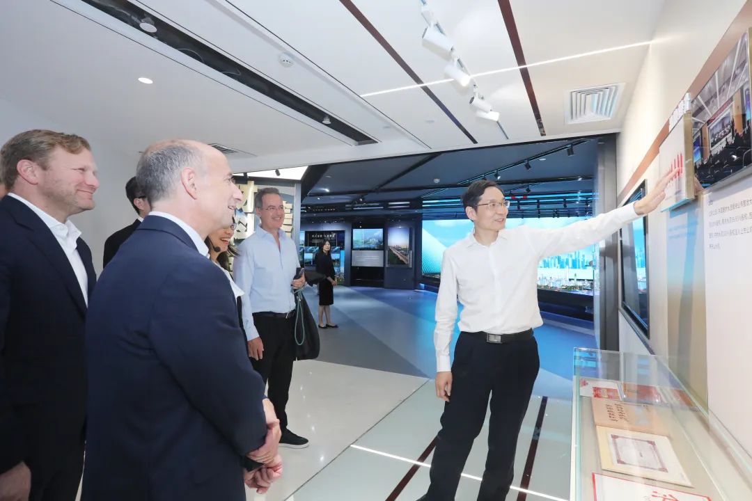 		周育先会见摩科瑞能源集团董事长Marco一行_国际交流_尊龙凯时集团有限公司	
