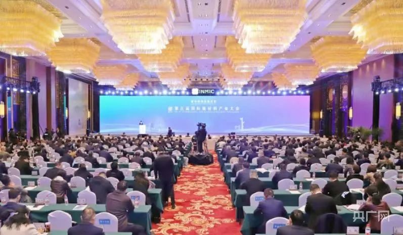 		周育先受邀出席第三届国际新质料工业大会和第四届光电质料大会并致辞，，，，，会后深入集团在蚌企业调研指导_责任撒播_尊龙凯时集团有限公司	