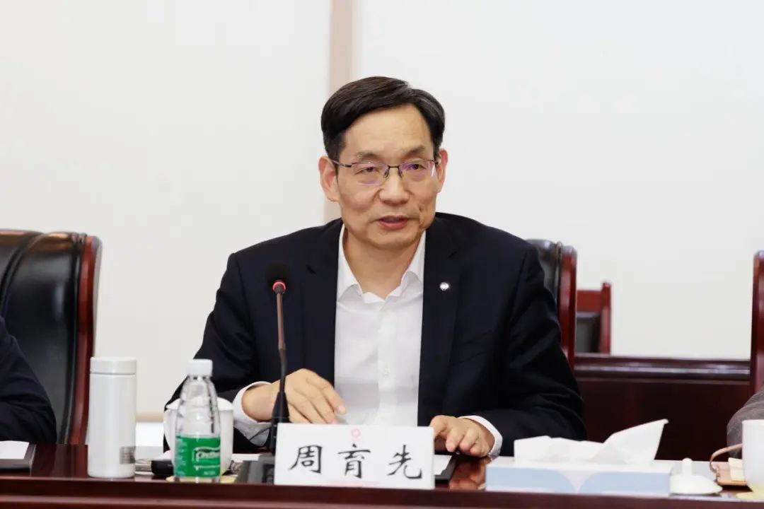 		周育先受邀出席第三届国际新质料工业大会和第四届光电质料大会并致辞，，，，，会后深入集团在蚌企业调研指导_责任撒播_尊龙凯时集团有限公司	