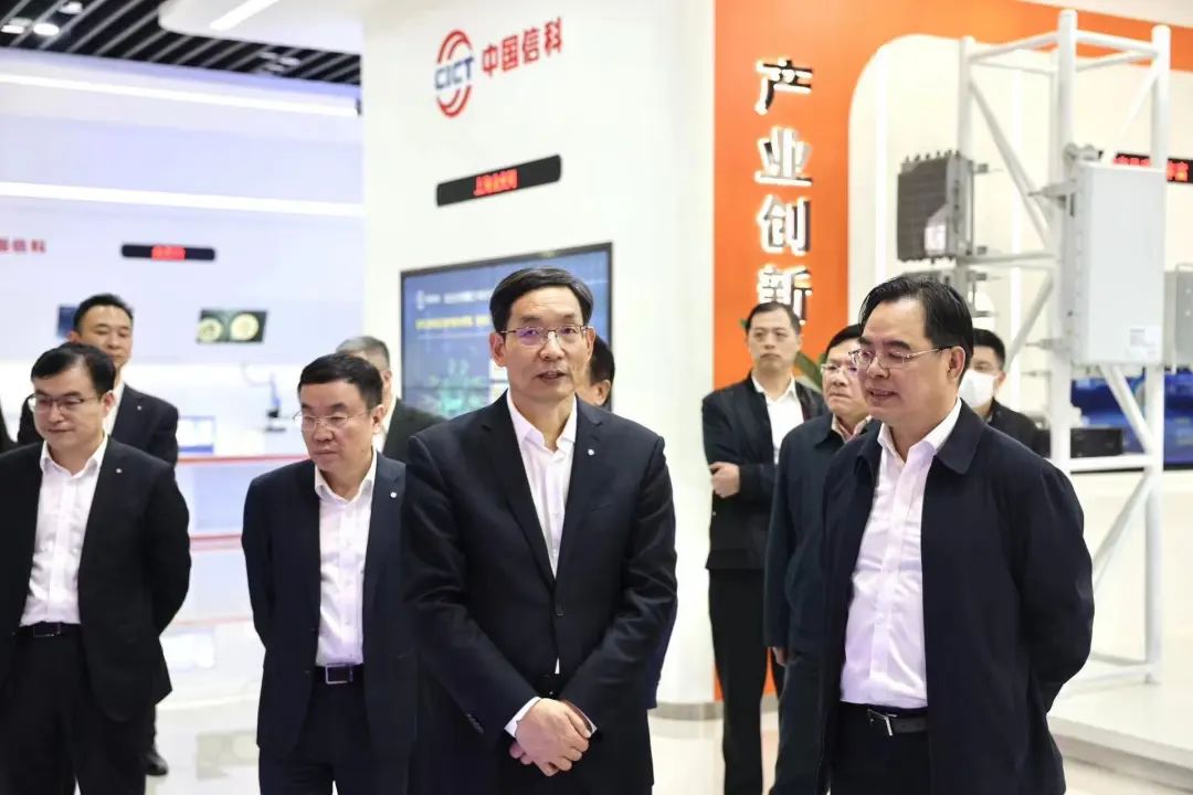 		周育先造访中国信科集团_国际交流_尊龙凯时集团有限公司	