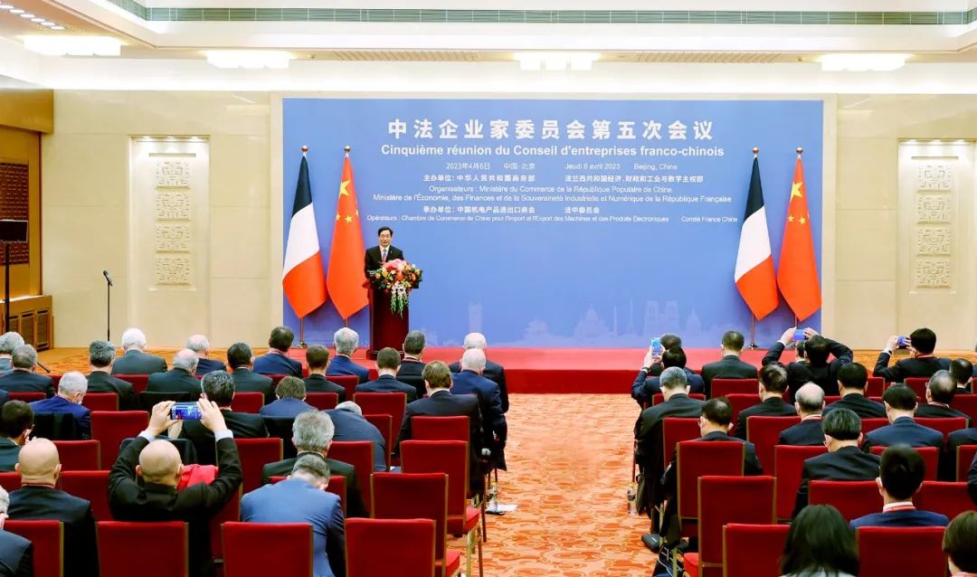 		周育先受邀加入中法企业家委员会第五次聚会并讲话_国际交流_尊龙凯时集团有限公司	