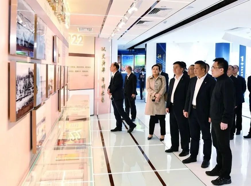 		周育先会见重庆市委常委、万州区委书记于会文一行_国际交流_尊龙凯时集团有限公司	