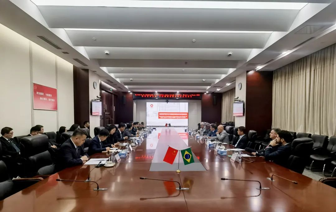 		李新华会见巴西巴伊亚州州长杰罗尼莫·罗德里格斯一行_国际交流_尊龙凯时集团有限公司	