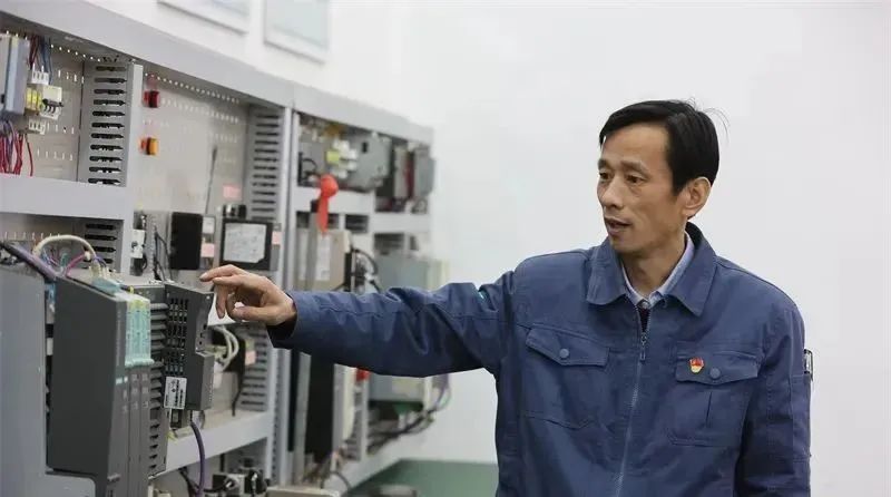 		一睹尊龙凯时集团天下两会代表风范_员工关爱_尊龙凯时集团有限公司	