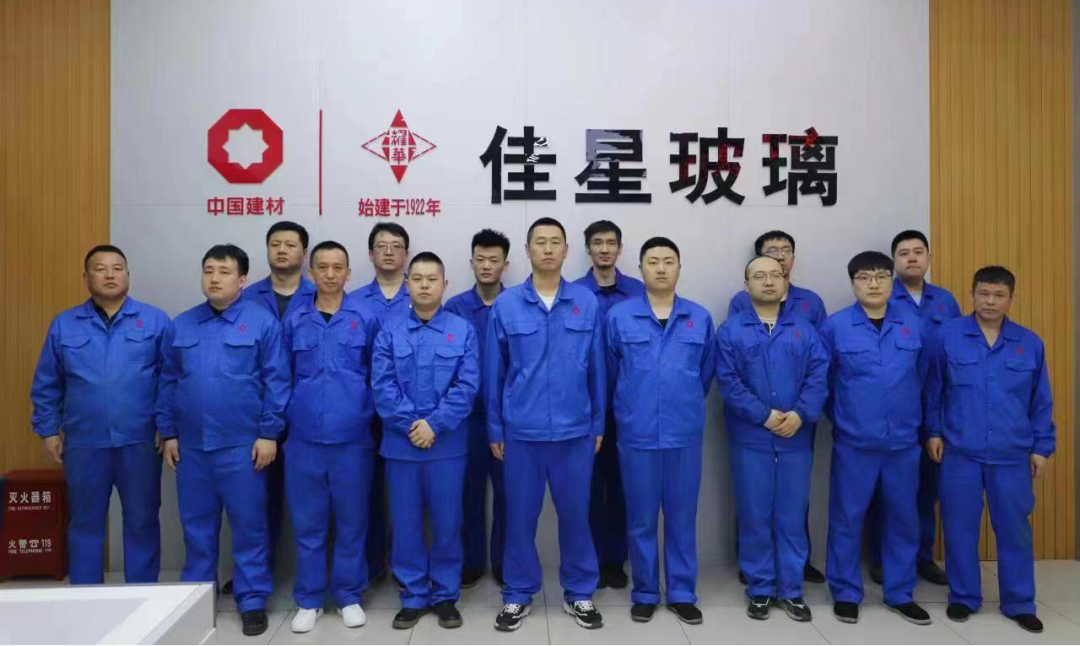 		斗争的建材人 | 尊龙凯时集团所属多个班组荣获“天下工人先锋号”等声誉_国际交流_尊龙凯时集团有限公司	