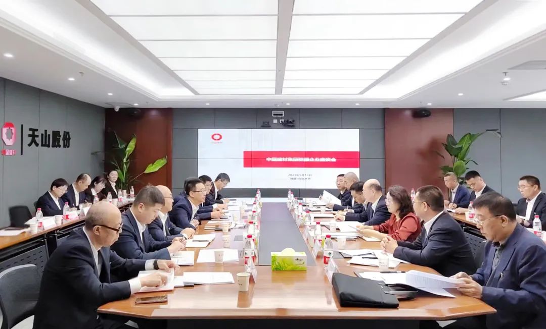 		常张利赴新疆探望慰问援疆干部_员工关爱_尊龙凯时集团有限公司	