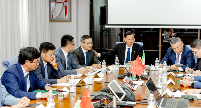 		李新华加入全球水泥与混凝土协会董事会及向导人聚会，，，并造访意大利Colacem集团_国际交流_尊龙凯时集团有限公司	