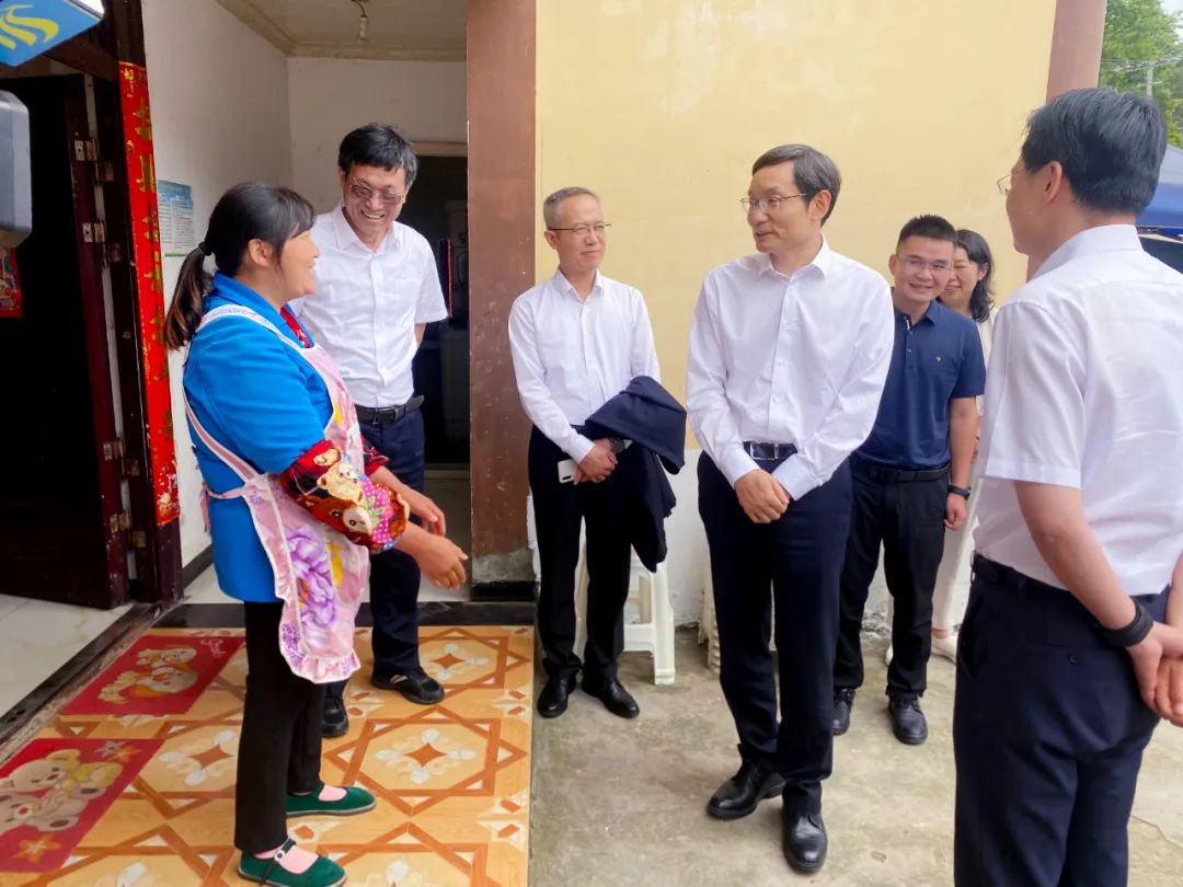 		周育先赴云南省绥江县调研墟落振兴事情_企业公民_尊龙凯时集团有限公司	