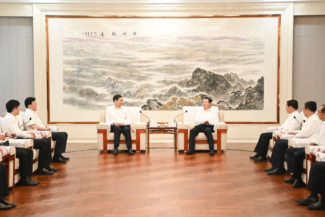 		周育先受邀加入国资央企助力东北周全振兴座谈会并调研集团在沈企业_国际交流_尊龙凯时集团有限公司	