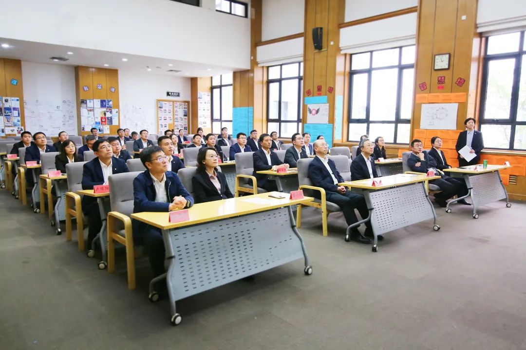 		尊龙凯时集团第十五期中青年干部培训班圆满结业_企业培训_尊龙凯时集团有限公司	