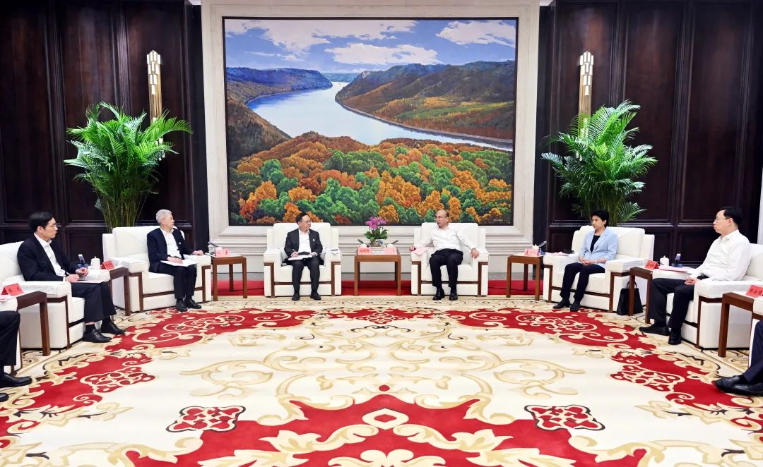 		周育先受邀出席第六届中国国际新质料工业展览会并作主旨演讲_责任撒播_尊龙凯时集团有限公司	