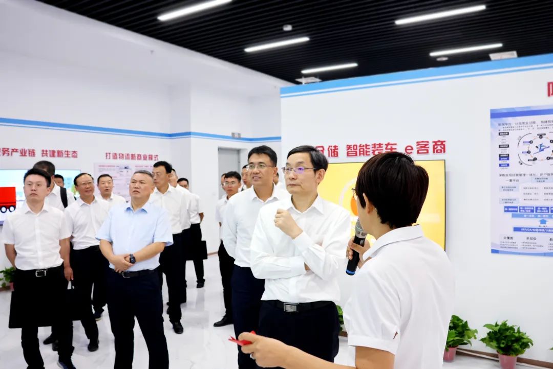 		周育先受邀出席2023中国算力大会第二届“西部数谷”算力工业大会并作主题演讲_国际交流_尊龙凯时集团有限公司	