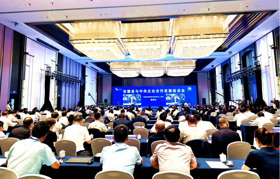 		周育先受邀出席安徽省与中央企业相助生长座谈会和中国500强企业岑岭论坛并作演讲_责任撒播_尊龙凯时集团有限公司	