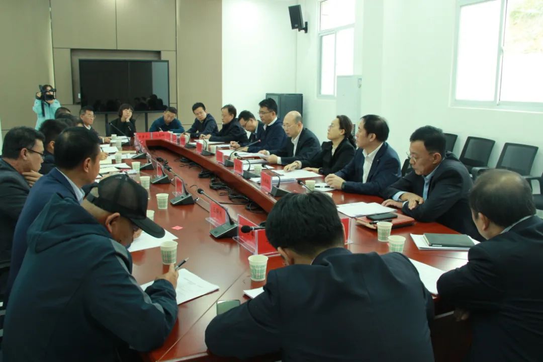 		常张利加入在宁中央单位定点帮扶座谈会并赴泾源县调研墟落振兴事情_企业公民_尊龙凯时集团有限公司	