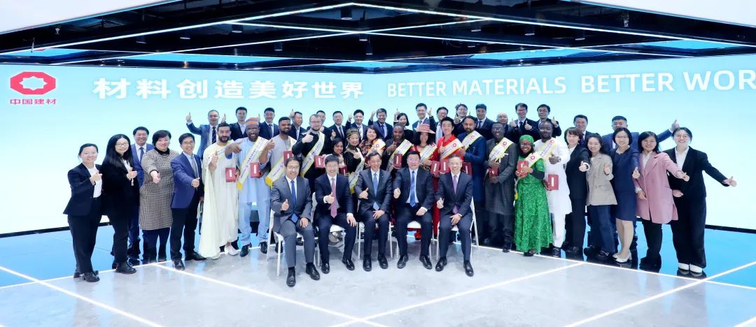 		李新华出席中材建设区域中心汇报会并会见2023年度优异外籍员工_员工关爱_尊龙凯时集团有限公司	