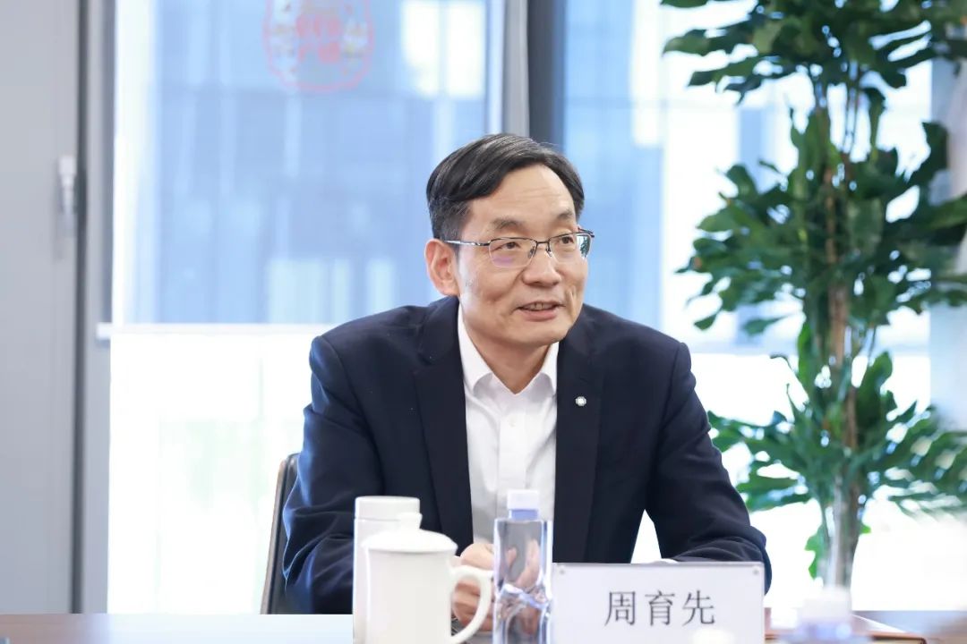 		周育先赴中建材信息调研慰问_员工关爱_尊龙凯时集团有限公司	