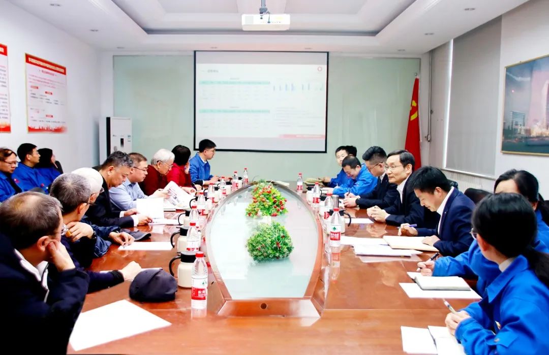 		周育先赴晶体院开展调研慰问_员工关爱_尊龙凯时集团有限公司	