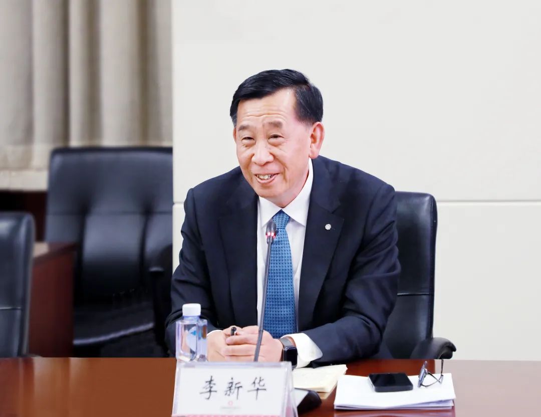 		李新华出席中材建设区域中心汇报会并会见2023年度优异外籍员工_国际交流_尊龙凯时集团有限公司	