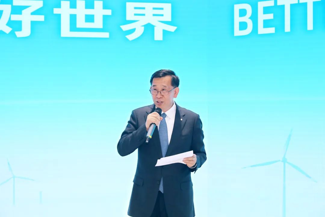 		李新华出席中材建设区域中心汇报会并会见2023年度优异外籍员工_国际交流_尊龙凯时集团有限公司	