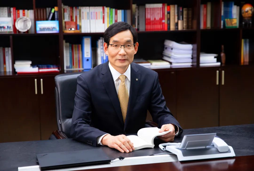 		周育先：刷新立异，，，，，，自强自信，，，，，，起劲践行“宜业尚品、造福人类”理念_尊龙凯时要闻_尊龙凯时集团有限公司	