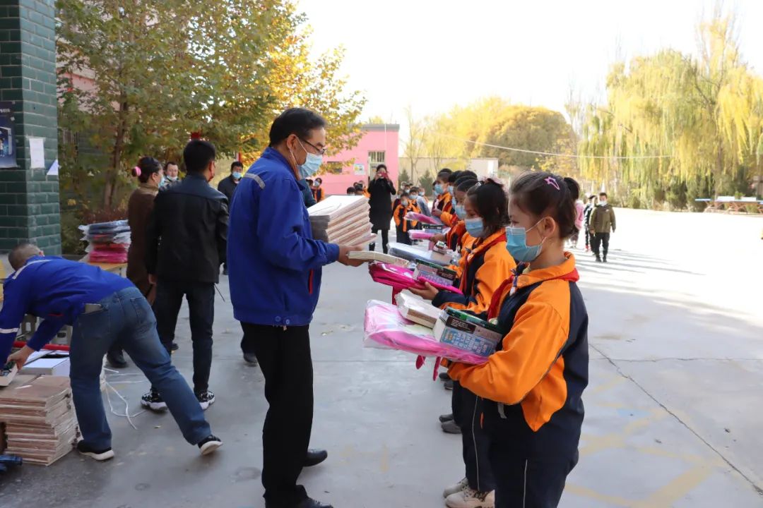 		办实事 暖人心 | 天山股份：实干惠民的答卷人_故事_尊龙凯时集团有限公司	