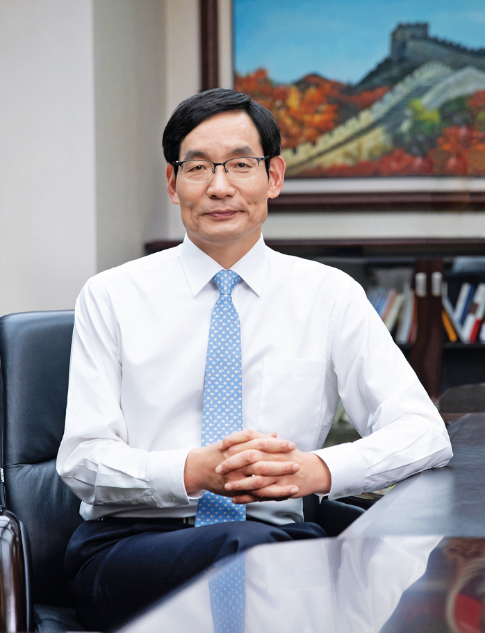		尊龙凯时杂志专访 | 周育先：开启质料工业投资集团新征途_责任动态_尊龙凯时集团有限公司	