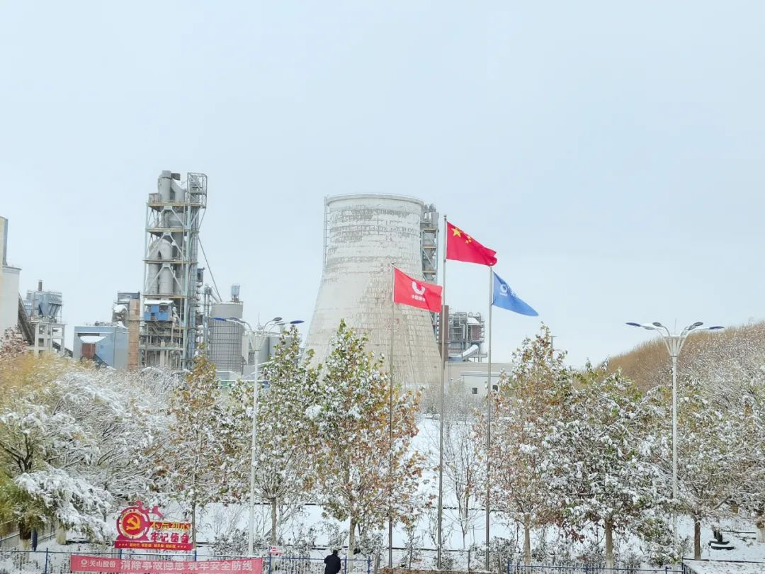 		雪花飘飘，，，，，，一起来浏览建材小同伴镜头下的漂亮雪景吧！_图片_尊龙凯时集团有限公司	