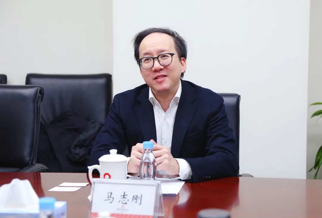 		周育先会见澳门湾峰董事长马志刚一行_国际交流_尊龙凯时集团有限公司	