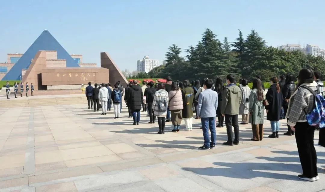 		尊龙凯时工程集团开展“祭祀英烈 重温党史”主题运动_学习动态_尊龙凯时集团有限公司	