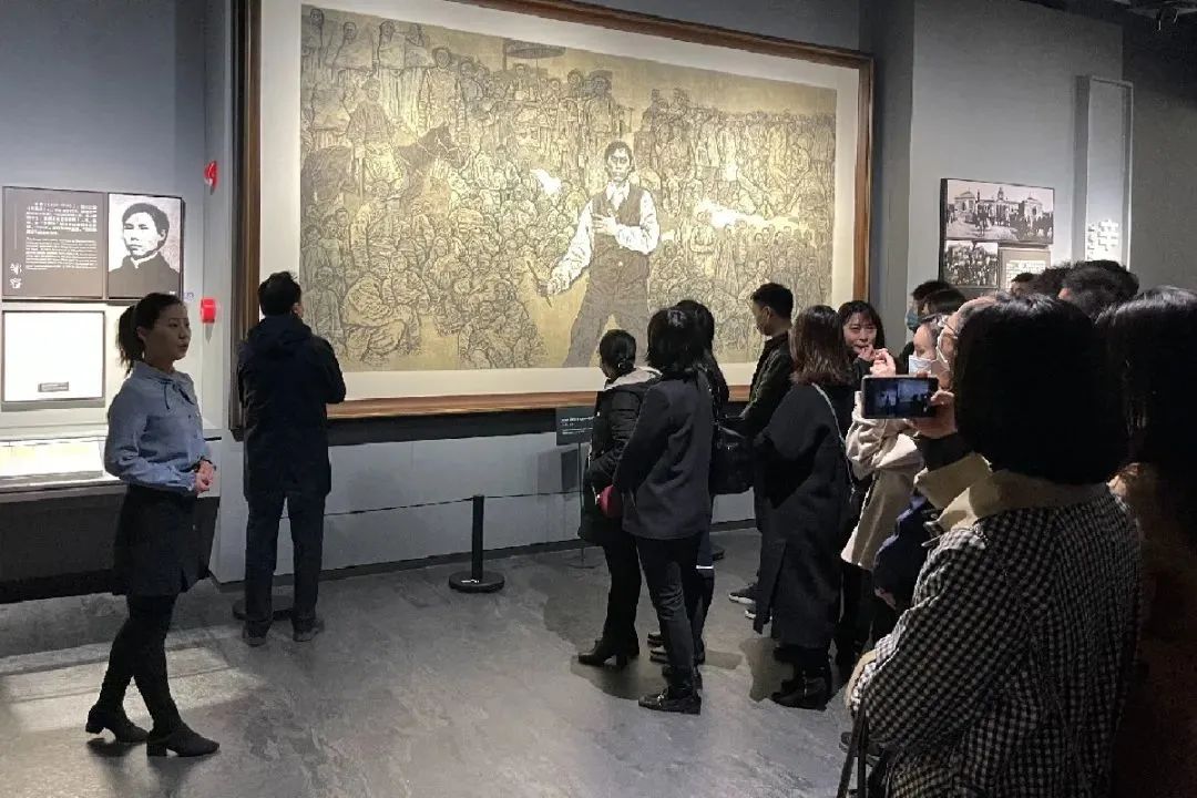 		尊龙凯时工程集团开展“祭祀英烈 重温党史”主题运动_学习动态_尊龙凯时集团有限公司	