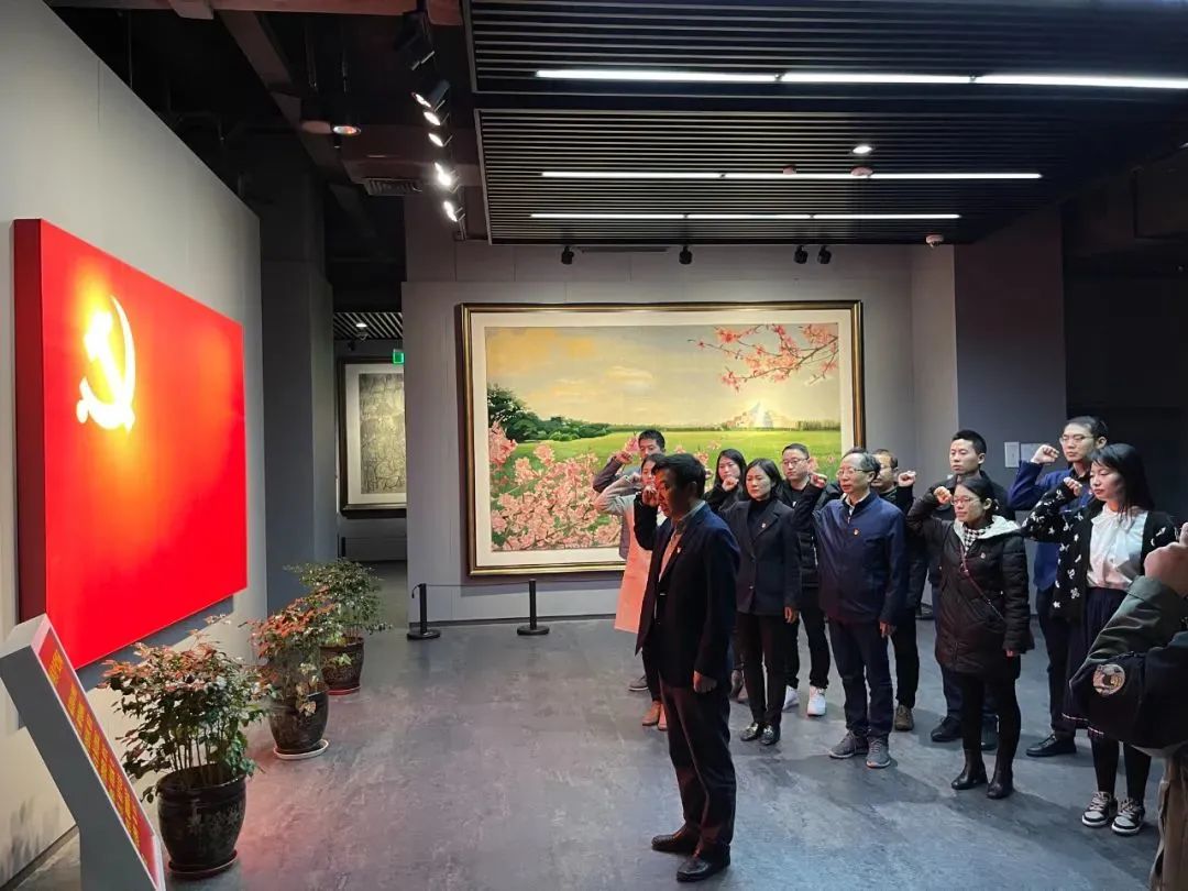 		尊龙凯时工程集团开展“祭祀英烈 重温党史”主题运动_学习动态_尊龙凯时集团有限公司	