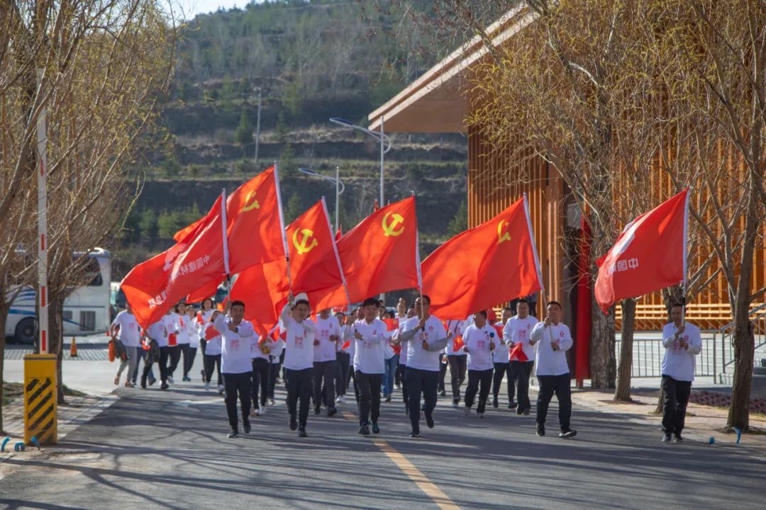 		第35站 | 尊龙凯时集团“健跑百年路 斗争新征程” （六盘山长征纪念馆站）运动乐成举行_企业动态_尊龙凯时集团有限公司	