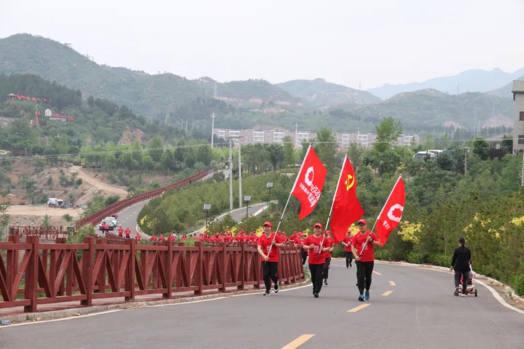 		党旗百年红，，，，，让我们追随媒体脚步“随机”走访企业 | 附视频_要闻_尊龙凯时集团有限公司	