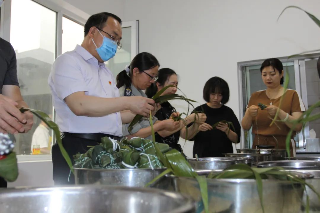 		端午安康 | “粽”有团圆意，，，建材一家亲！_责任与文化_尊龙凯时集团有限公司	