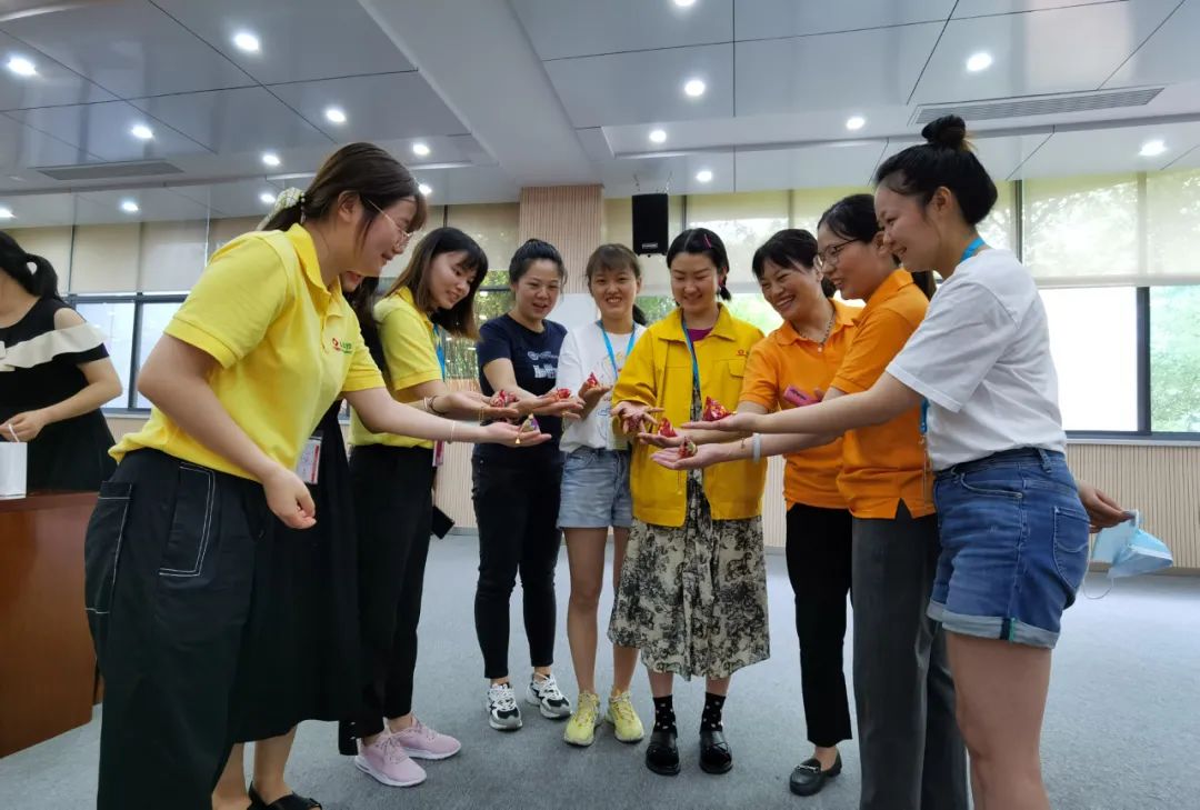 		端午安康 | “粽”有团圆意，，，建材一家亲！_责任与文化_尊龙凯时集团有限公司	