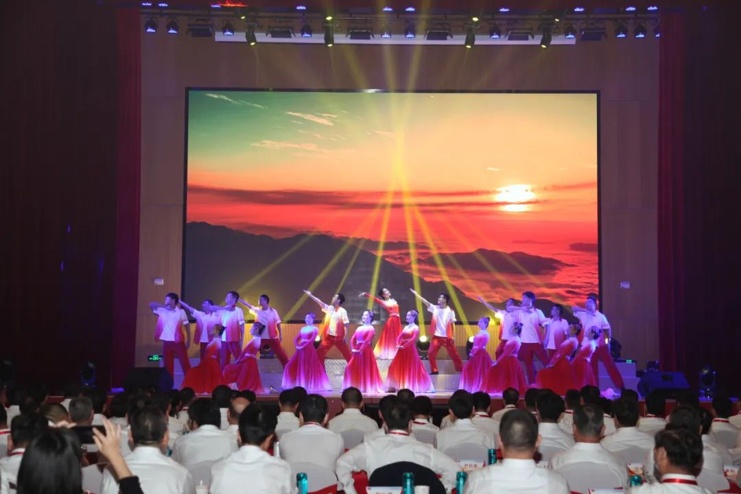 		尊龙凯时集团庆祝建党100周年“两优一先”表扬大会暨“党建事情品牌”宣布会盛大召开_要闻_尊龙凯时集团有限公司	