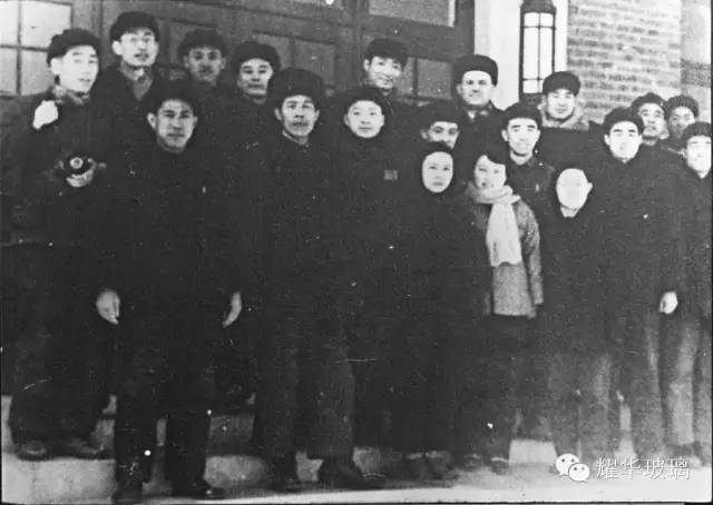 		建党百年信物微纪录：耀华玻璃“一幅油画+两张照片”的故事_历史长廊_尊龙凯时集团有限公司	