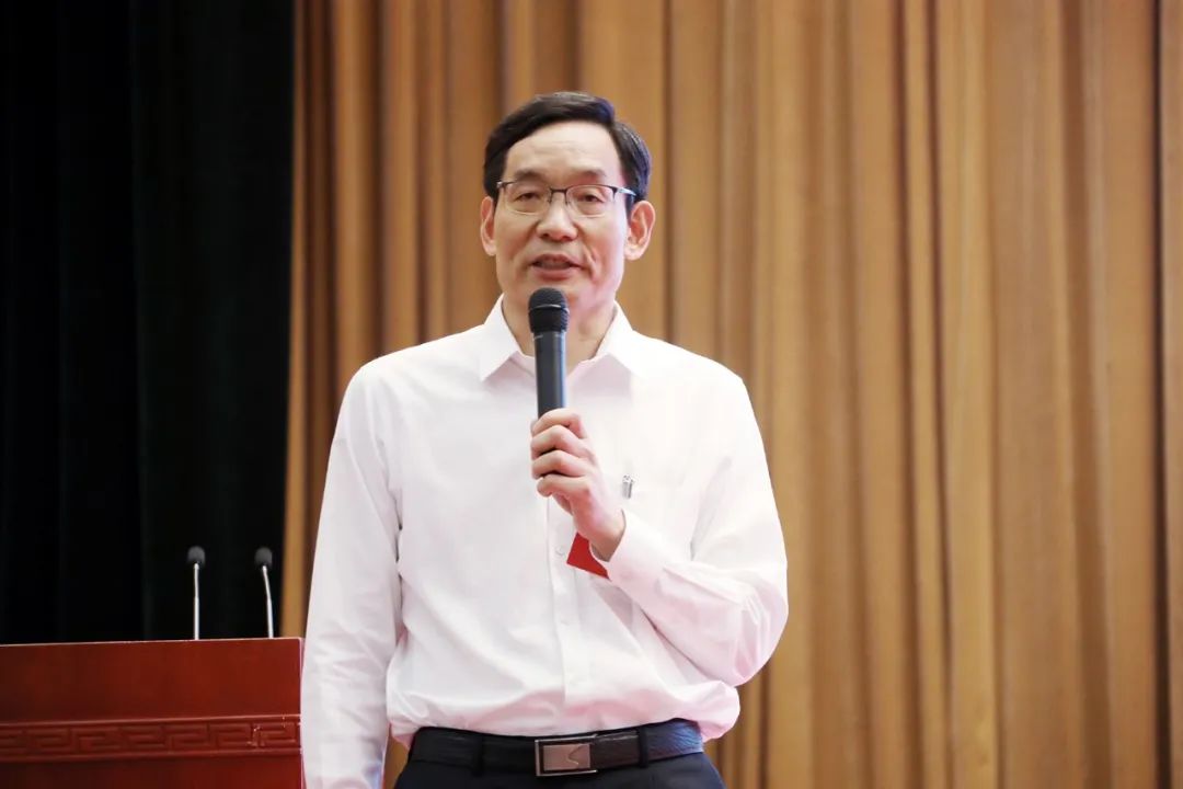 		周育先在中央企业认真人学习贯彻习近平总书记 “七一”主要讲话精神钻研班上作交流讲话_幻灯片_尊龙凯时集团有限公司	