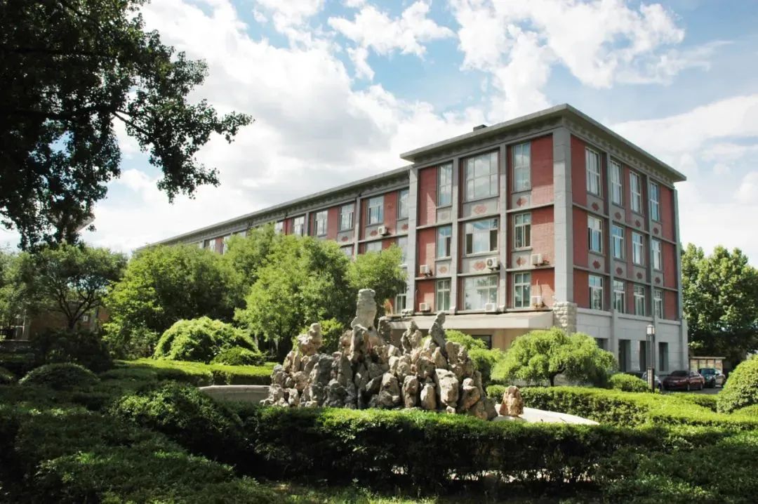 		建党百年信物微纪录 | 人工晶体院：中国第一块合成云母_历史长廊_尊龙凯时集团有限公司	